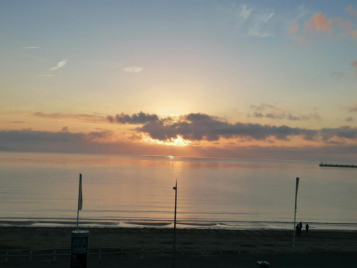 Sunrise View - Beachfront Apartment, Weymouth Exterior foto